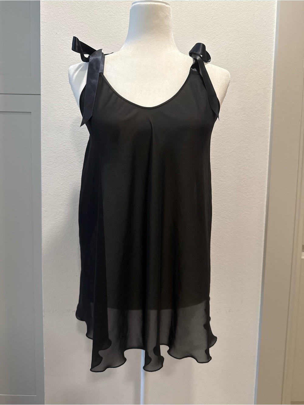 Victoria’s Secret Black Sheer Babydoll Chemise L Bow Tie